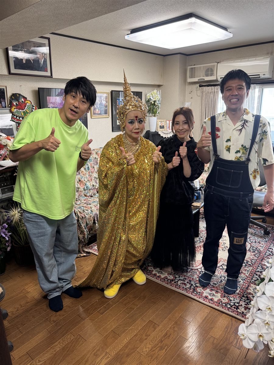 収録現場での暁令
